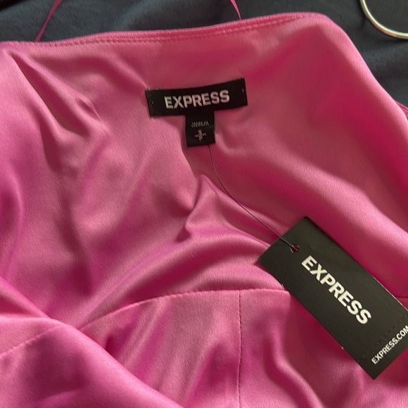 Hot pink dress with shorts under - Picture 4 of 5